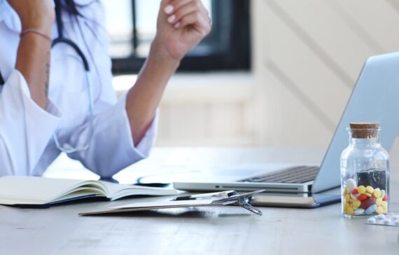 doctor-wearing-white-robe-stethoscope_144627-43934